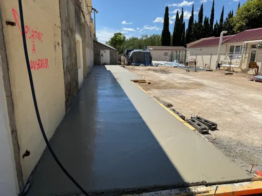 Création d'une dalle extérieure à Saint-Martin de Crau, Arles, ZANI TP-AP