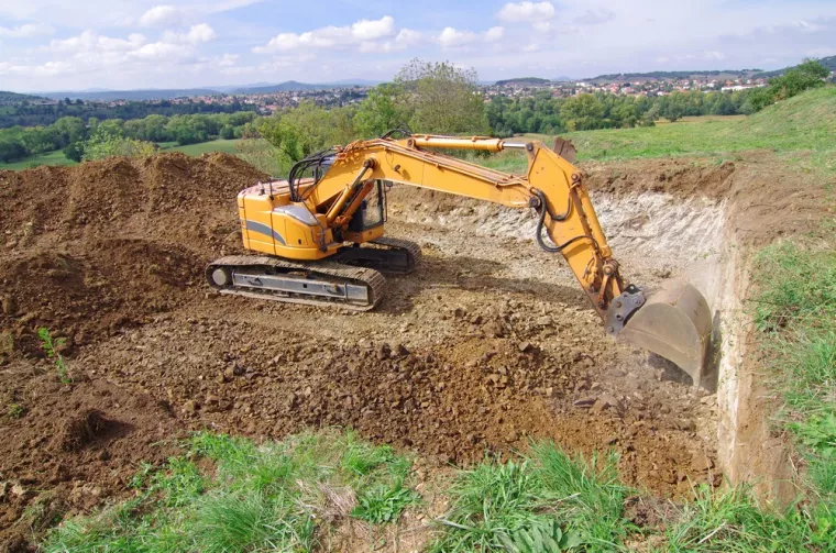 Nivellement de terrain avant construction de maison, Arles, ZANI TP-AP