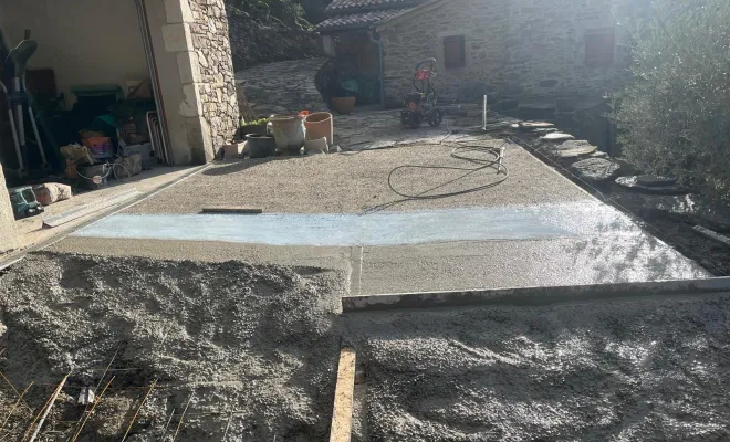 Réalisation d'une allée en béton désactivé à Fontvieille, Arles, ZANI TP-AP