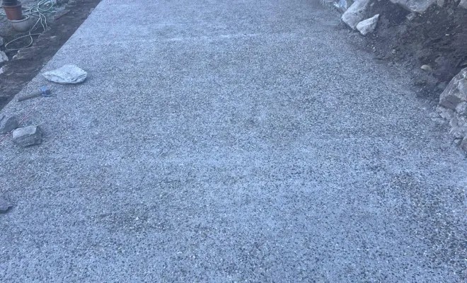 Réalisation d'une allée en béton désactivé à Fontvieille, Arles, ZANI TP-AP