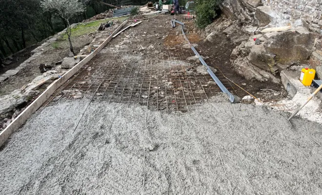 Réalisation d'une allée en béton désactivé à Fontvieille, Arles, ZANI TP-AP